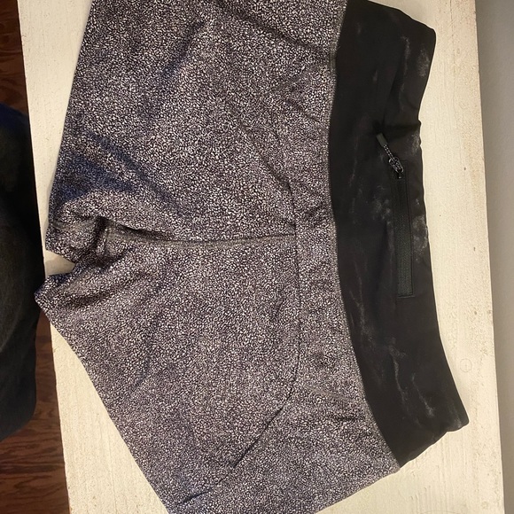Lululemon shorts size 4 black, gray, white - Picture 6 of 6